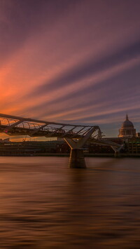 Most Millennium Bridge w Londynie