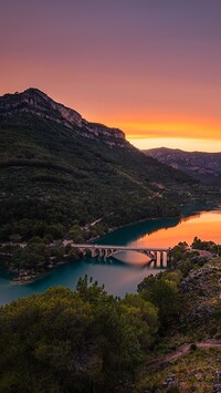 Most nad jeziorem Ulldecona w Hiszpanii