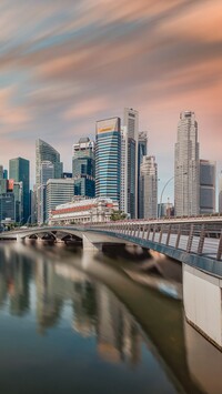 Most nad zatoką Marina Bay w Singapurze