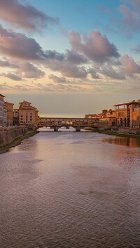 Most Ponte Vecchio nad rzeką Arno