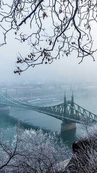 Most Wolności nad rzeką Dunaj