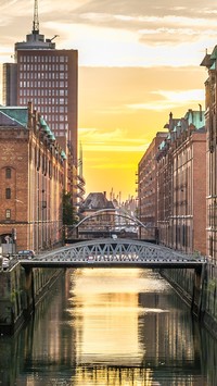 Mosty nad kanałem w Hamburgu