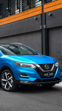 Niebieski Nissan Qashqai