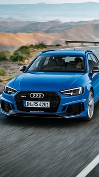 Niebieskie Audi RS4 Avant