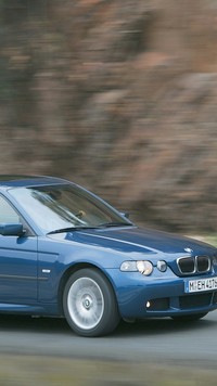 Niebieskie BMW 325ti Compact