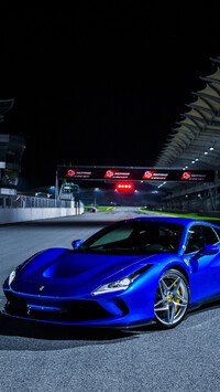 Niebieskie Ferrari F8 Tributo