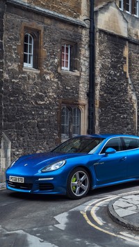 Niebieskie Porsche Panamera S E-Hybrid