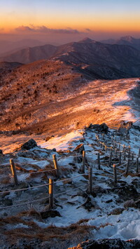Ogrodzony szlak turystyczny na górze Deogyusan