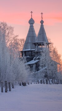 Ośnieżona cerkiew we wsi Chelmuzhi