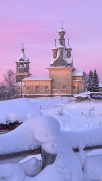Ośnieżona cerkiew w Rosji