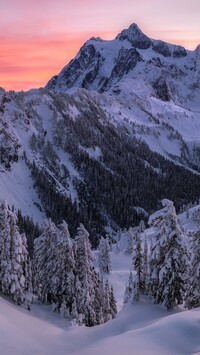 Ośnieżona góra Mount Shuksan