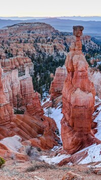 Ośnieżone skały w Parku Narodowym Bryce Canyon
