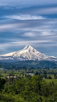 Ośnieżony stratowulkan Mount Hood