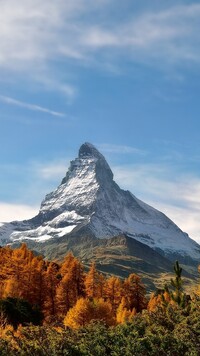 Ośnieżony szczyt Matterhorn