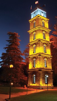 Oświetlona wieża