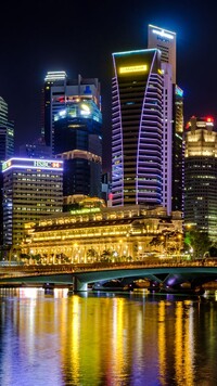 Oświetlone Central Business District w Singapurze