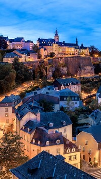 Oświetlone domy w Luksemburgu