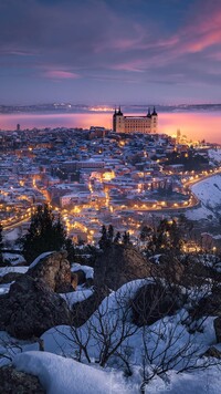 Oświetlone Toledo zimą