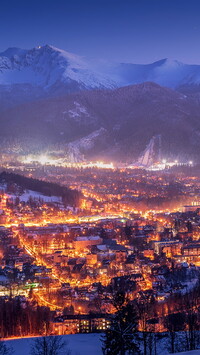 Oświetlone Zakopane nocą