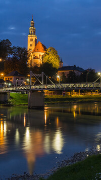 Oświetlony kościół w Salzburgu