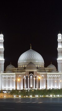 Oświetlony meczet w Astanie