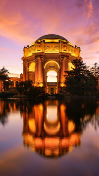 Oświetlony Pałac Sztuk Pięknych w San Francisco