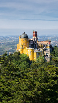 Pałac Pena na wzgórzu w Portugalii