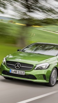 Pędzący Mercedes-Benz A-Class A 220