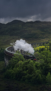 Pociąg parowy na wiadukcie Glenfinnan