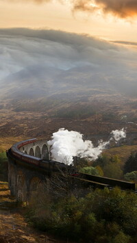 Pociąg parowy na wiadukcie Glenfinnan