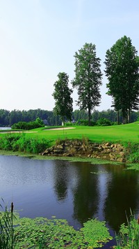 Pola golfowe nad rzeką