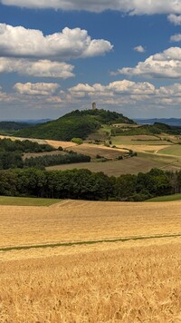 Pola i wzgórza