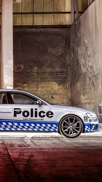Policyjny samochód Audi RS4 Avant