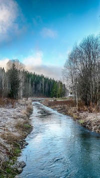 Przedwiośnie nad rzeką