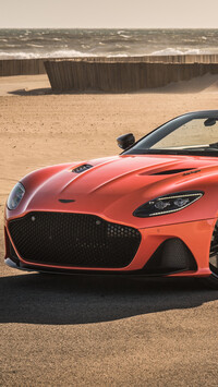 Przód Astona Martin DBS Superleggera Volante