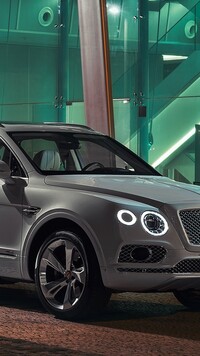 Przód Bentleya Bentayga Hybrid