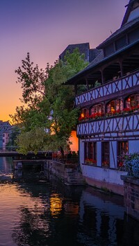 Restauracja nad kanałem w Strasburgu