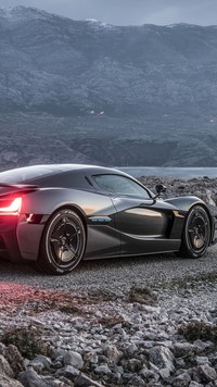 Rimac C Two bokiem