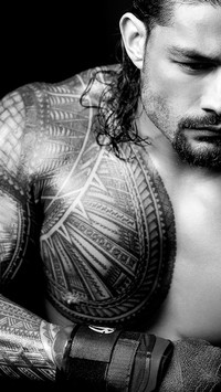 Roman Reigns i jego tatuaż