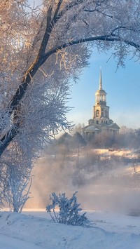 Rosyjska cerkiew w zimowej szacie