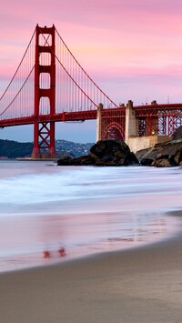 Różowe niebo nad mostem Golden Gate