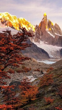 Rozświetlona góra Fitz Roy