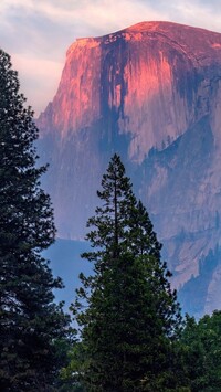 Rozświetlona góra Half Dome