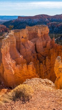 Rozświetlone skały w Parku Narodowym Bryce Canyon