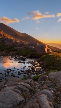 Rozświetlone słońcem góry Sierra Nevada