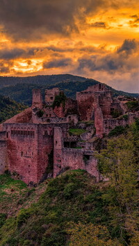 Ruiny zamku Castle Saint-Ulrich we Francji