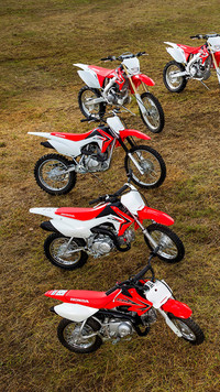 Rząd motocykli Honda CRF