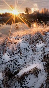 Rzeka Dubna w promieniach zimowego słońca