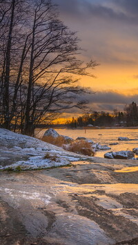 Rzeka Kymijoki w zachodzącym słońcu