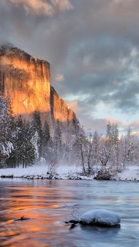 Rzeka Merced w Parku Narodowym Yosemite